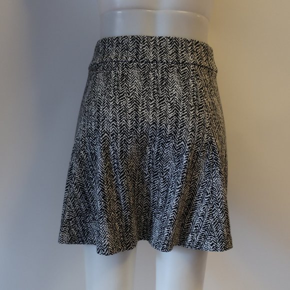 THEORY BLACK WHITE PATTERN DESIGN SKIRT SZ S * - Picture 4 of 5